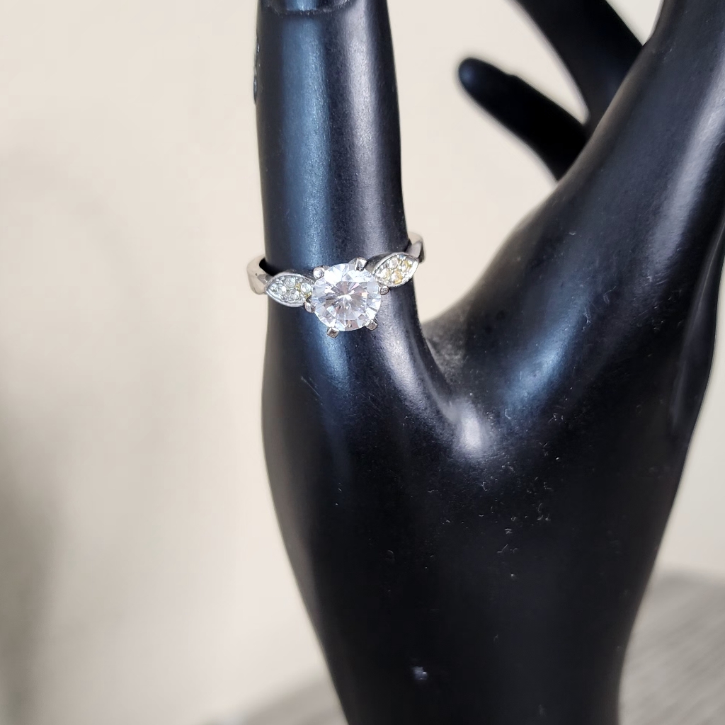 Elegant Silver Ring With Clear Gemstone 15$